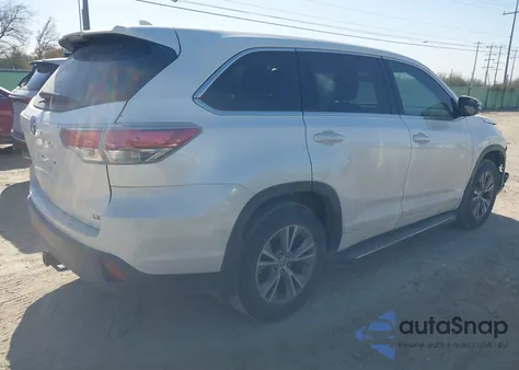 2015 Toyota Highlander Le Plus V6 z USA, uszkodzony, nr VIN 5TDZKRFH7FS078011